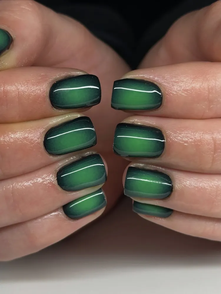 Emerald Cat Eye Nails